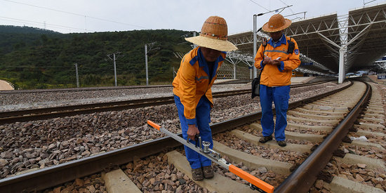 Dali-Lijiang Railway Project in the People's Republic of China: railway maintenance by the workers in Lijiang Railway Station in Yunnan. Photo credit: Asian Development Bank via Flickr (CC BY-NC-ND 2.0) https://flic.kr/p/DnPbFi