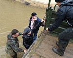 The Bundeswehr was deployed to help flood victims in Saxony. 