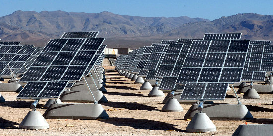 A large number of big solar panels in the American desert 