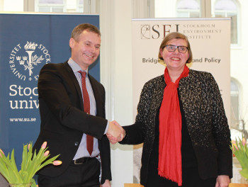 Johan Kuylenstierna and Astrid Söderbergh Widding at the signing ceremony.