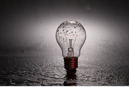 Lighbulb in water