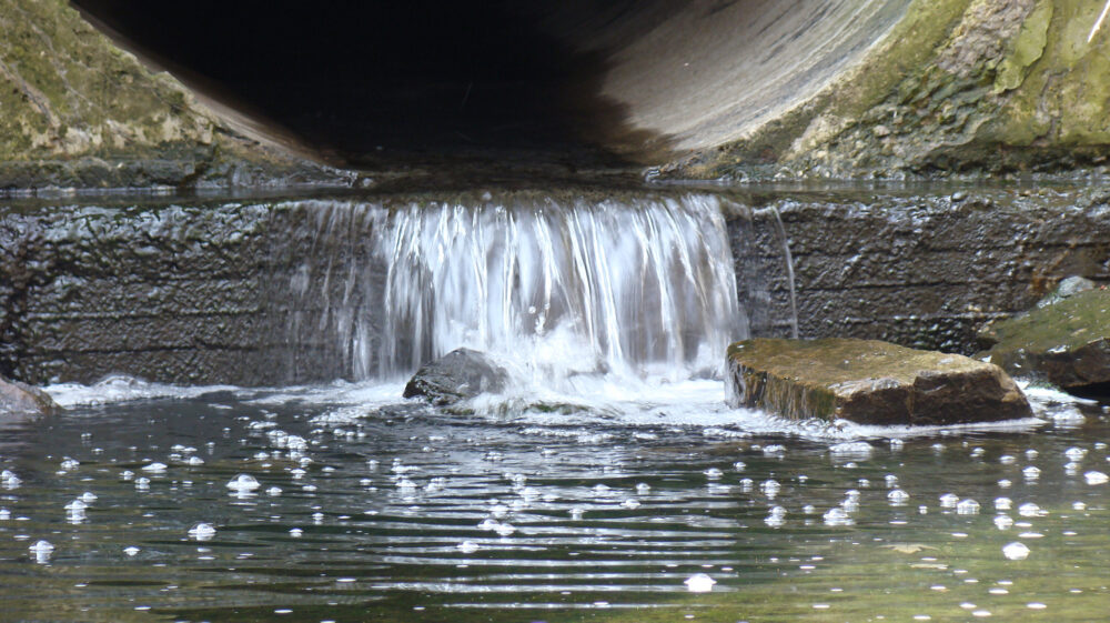 Water pipe outlet