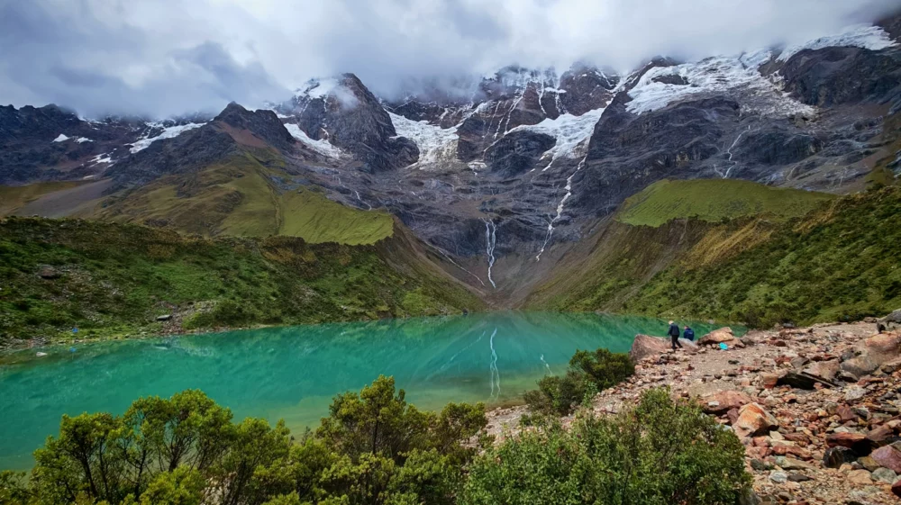 lake surrounded by mountains
