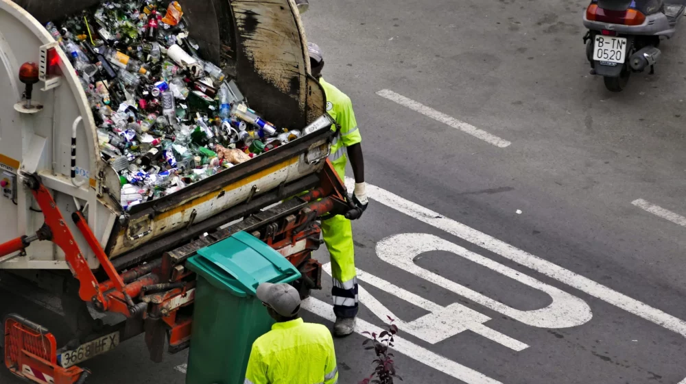 trash collection truck