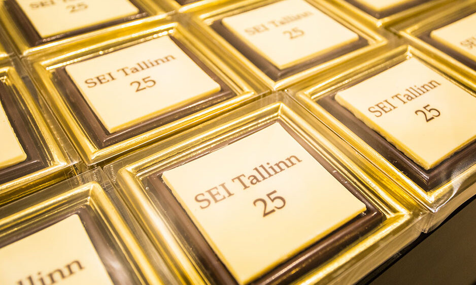 Chocolates marked with the words SEI Tallinn 25.