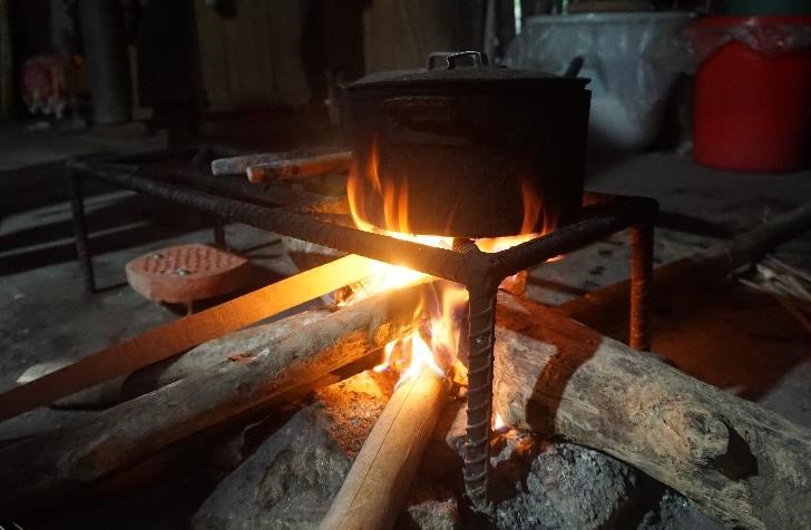 A simple addition to an open fire could cut fuel usage and cooking  emissions in half