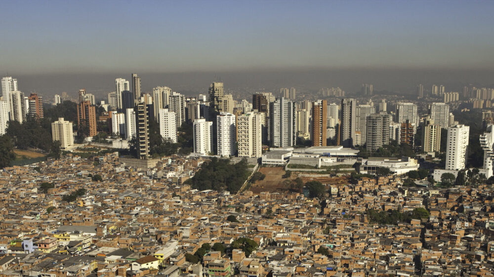 Parque Real, favela next to upscale Morumbi neighborhood in Sao Paulo, Brazil. Photo: Danny Lehman / Getty Images.