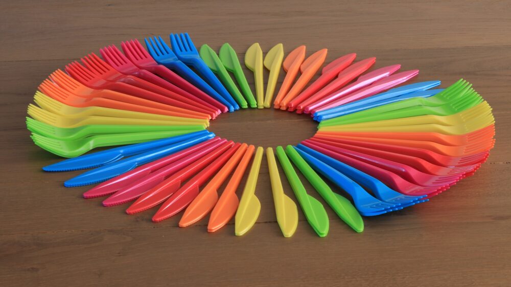 Disposable plastic cutlery