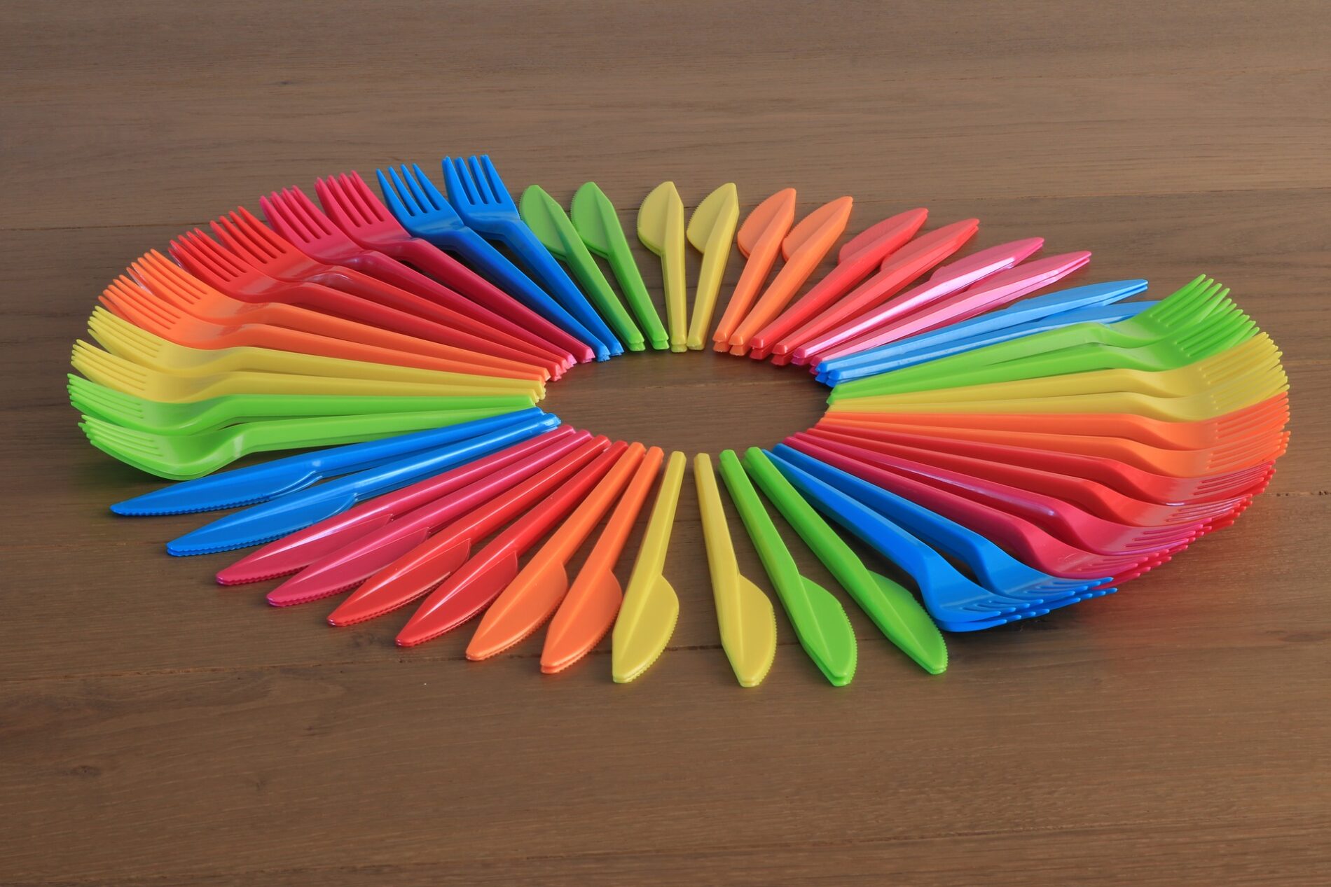 Disposable plastic cutlery