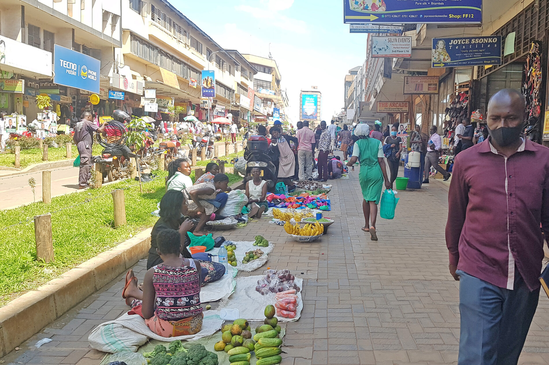Safe walking route along new non-motorized route through centre of Kampala, Uganda