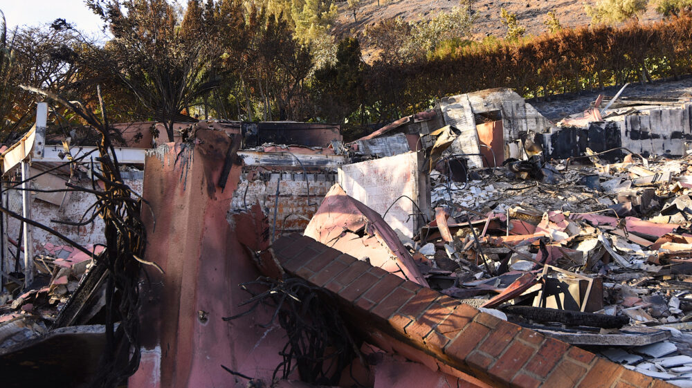 House destroyed completely by wildfire, US