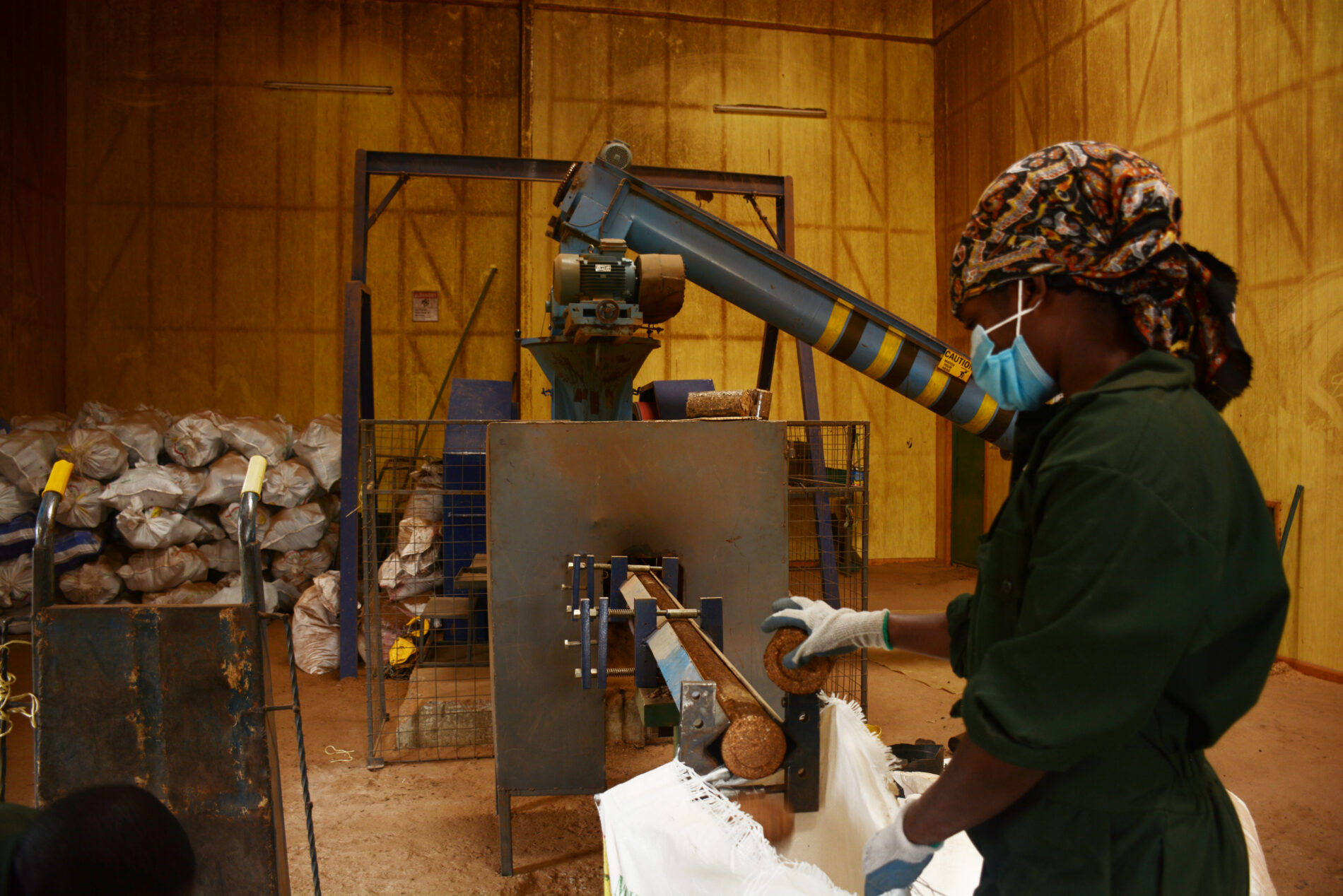 Manufacturing briquettes