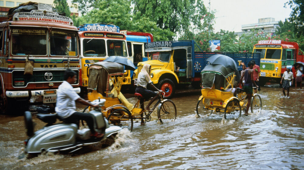 Traffic jam fills flooded street in India