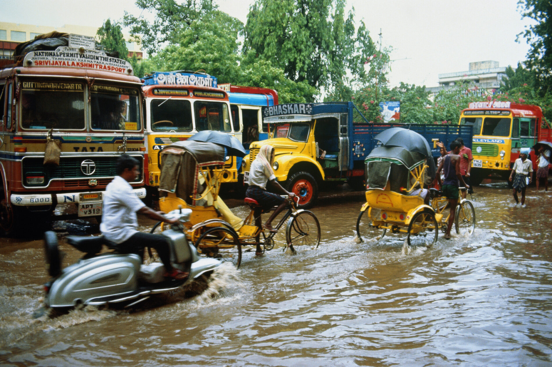 Traffic jam fills flooded street in India