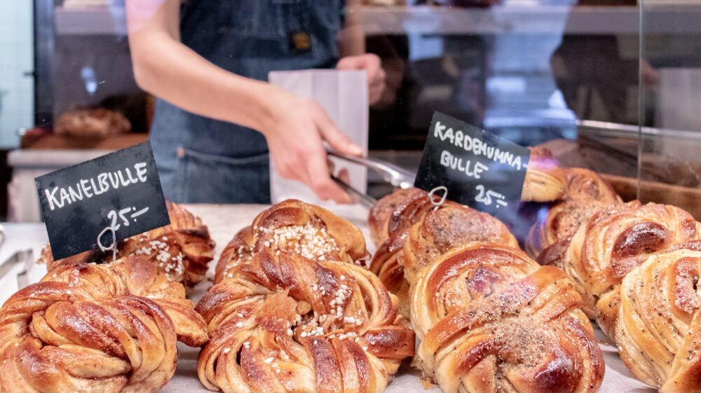 Cinnamon and cardamom buns in bakery window, Stockholm, Sweden