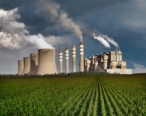 Coal fired power station, US © baranozdemir / Getty