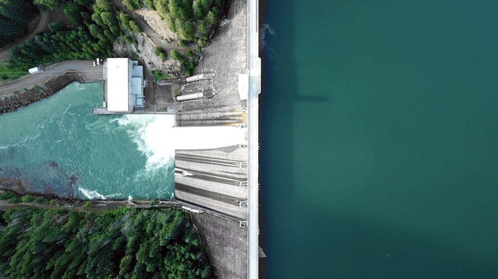 Detroit Dam in Oregon, aerial photo