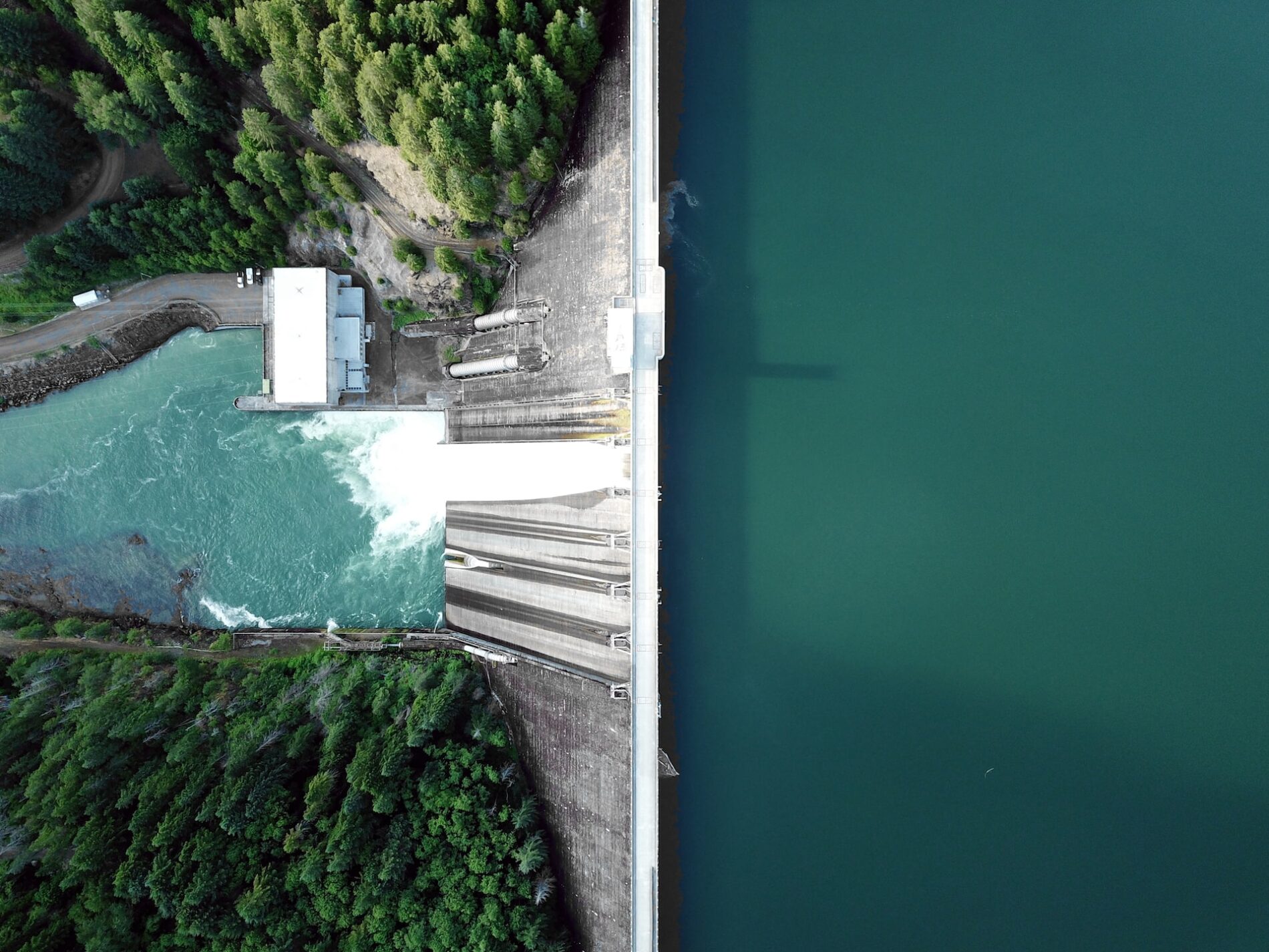 Detroit Dam in Oregon, aerial photo