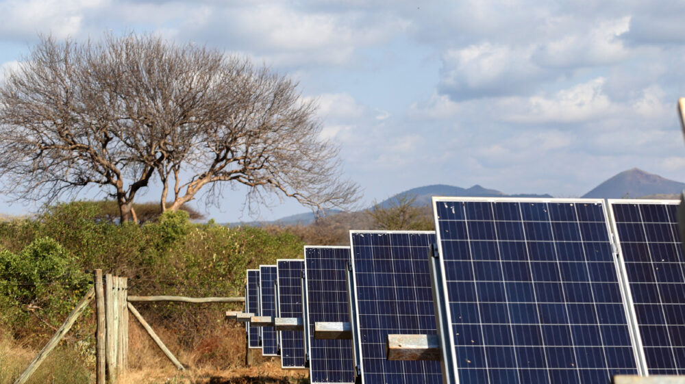 Solar mini-grid, Kenya © CarlFourie / Getty