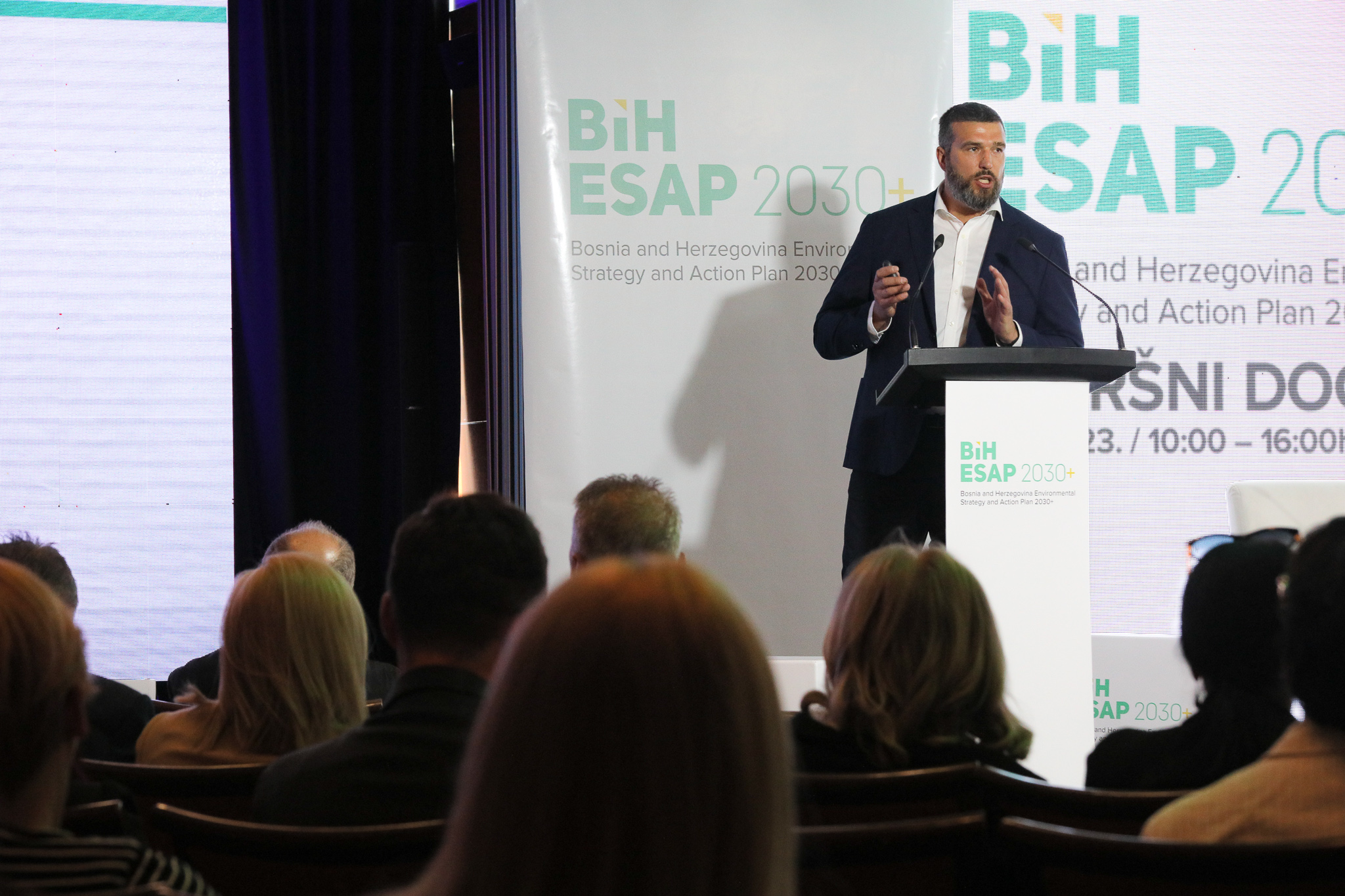 BiH ESAP 2030+ project leader, SEI´s Bernardas Padegimas presenting at the final event. Photo: BiH ESAP project