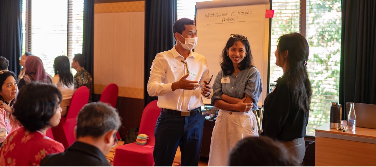 Kuntum with other participants from the ASEAN Academy