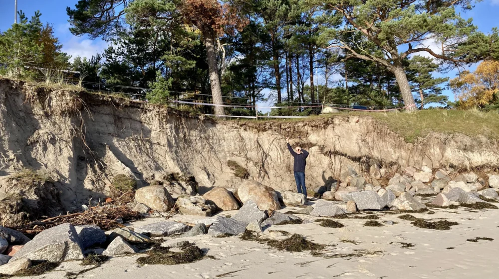 erosion escarpment with Anders Pålsson for scale