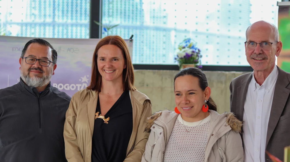 Representatives from SEI Latin America and Bogota's environment agency at the MOU signing ceremony