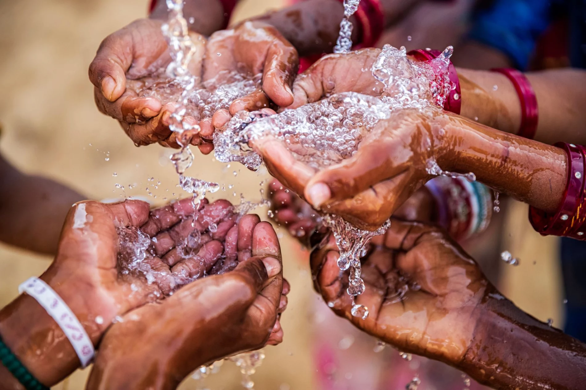 Fattigdom, hunger och brist på vatten i Indien.