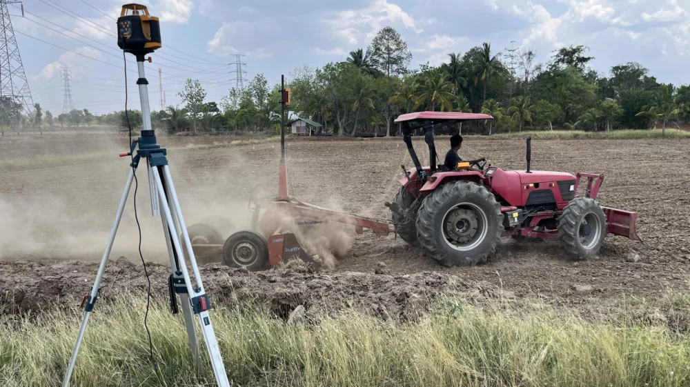 Laser-controlled land leveling