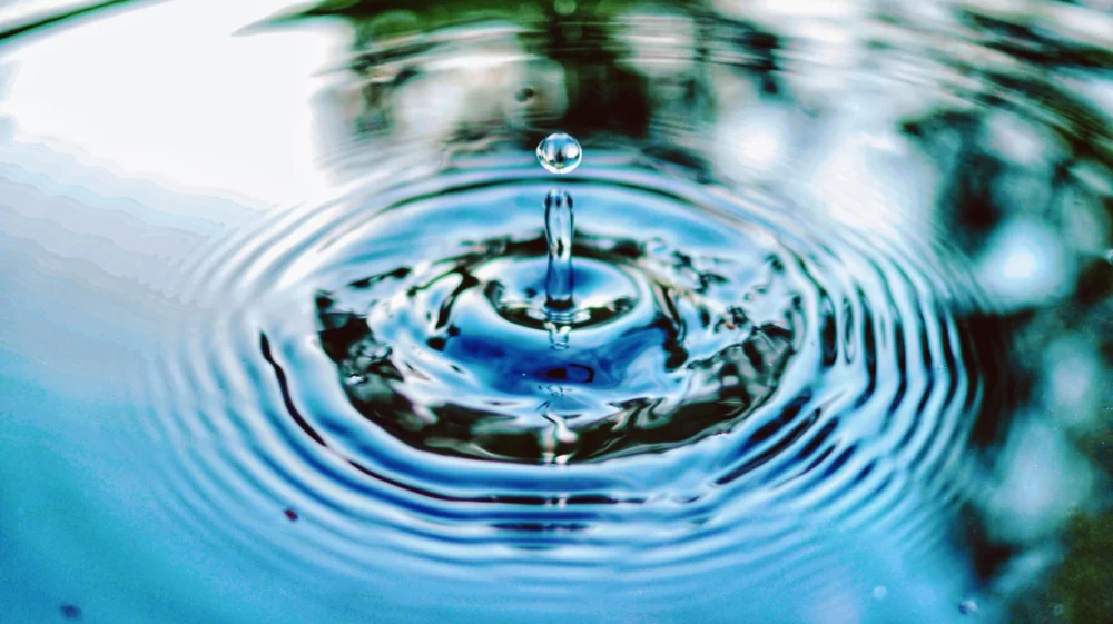 Water droplets into reflective water