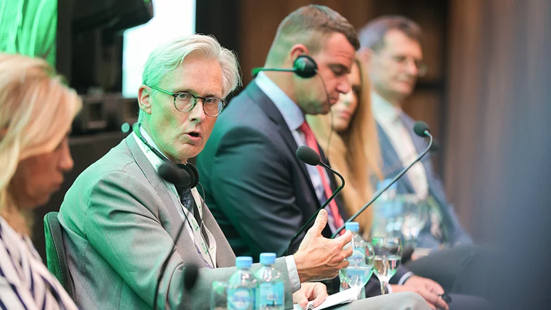 SEIs Executive Director Måns Nilsson speaking in a panel at the SECW conference