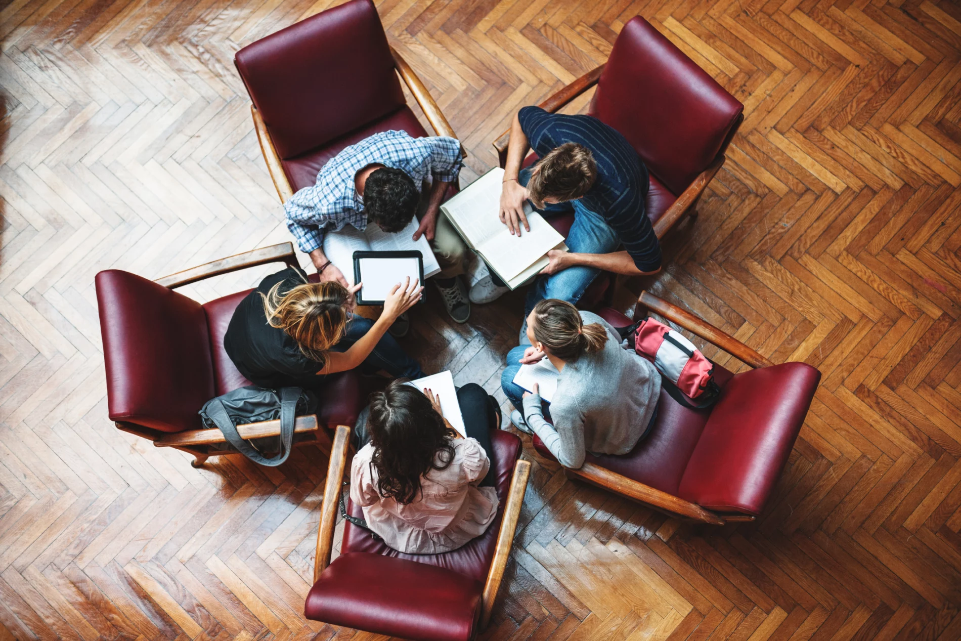 Student meeting in library