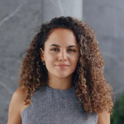 Ava Tahet