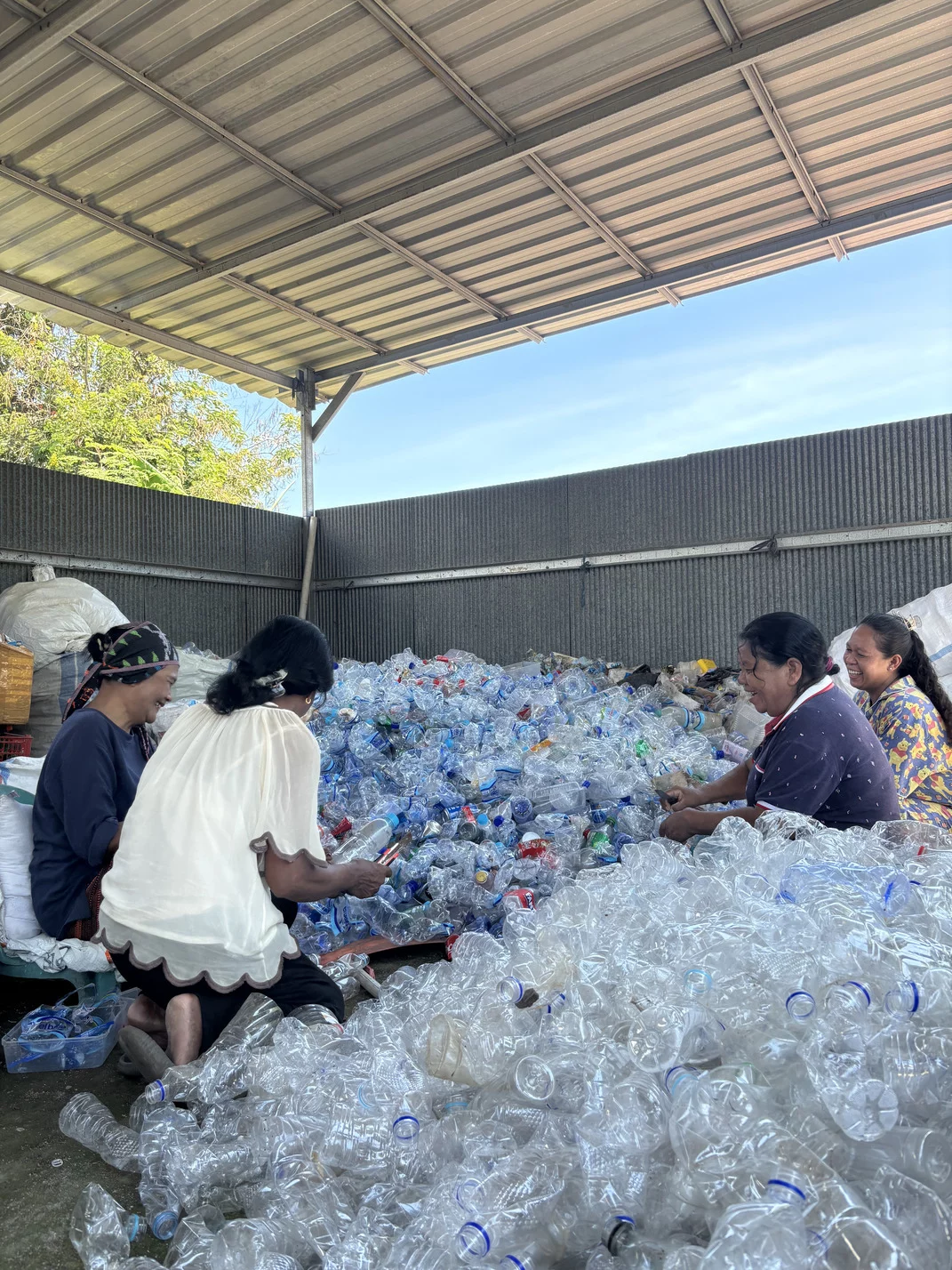 Plastic waste treatment by Komodo Sampah community