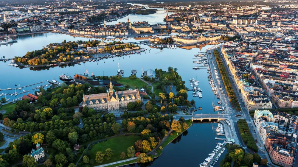 Stockholm omges av både sötvatten och saltvatten.
